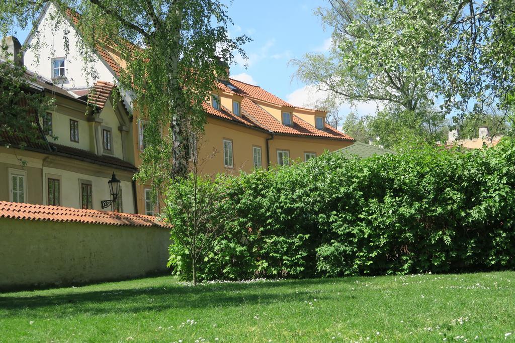 Garden Residence Prague Castle Buitenkant foto